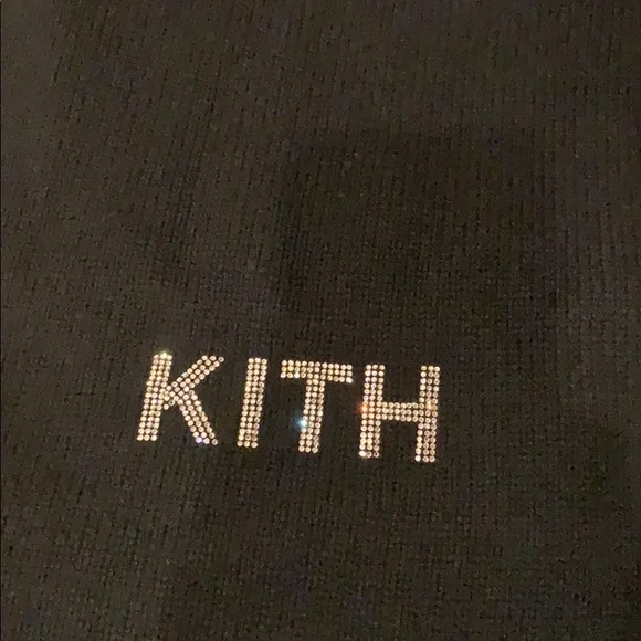 - BRAND NEW SCARF